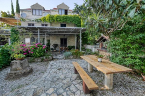 Wohnung in Mlini mit Grill und Garten